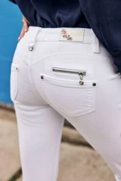 Jean FREEMAN PORTER ALEXA CROPPED White