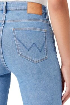 Jean WRANGLER TINA SLIM Cali Blue -Femme Mode Vêtements Magasin wrangler 26l xr 414 5